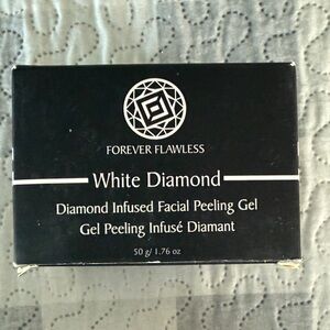 Forever Flawless White Diamond Infused Facial Peeling Gel (Sealed/NIB)
